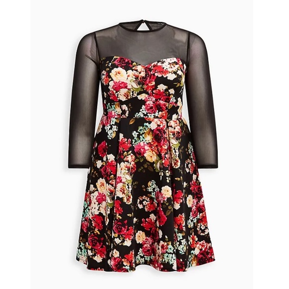 TORRID NWOT FIT & FLARE SCUBA MINI DRESS - FLORAL SCUBA FIT BLACK - Picture 3 of 6